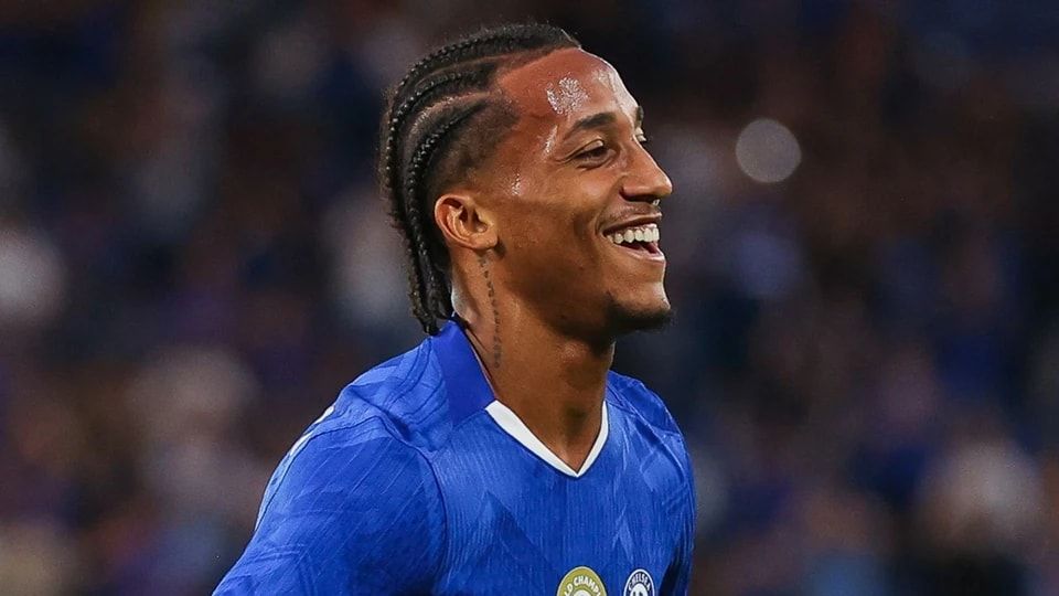 比赛中都拥, 以及利亚姆 比赛中都拥, 以及利亚姆